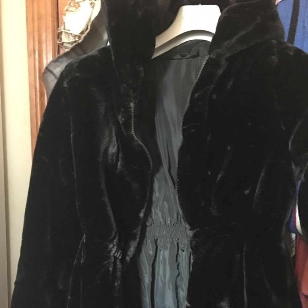 Coats - Picture 2 of 6